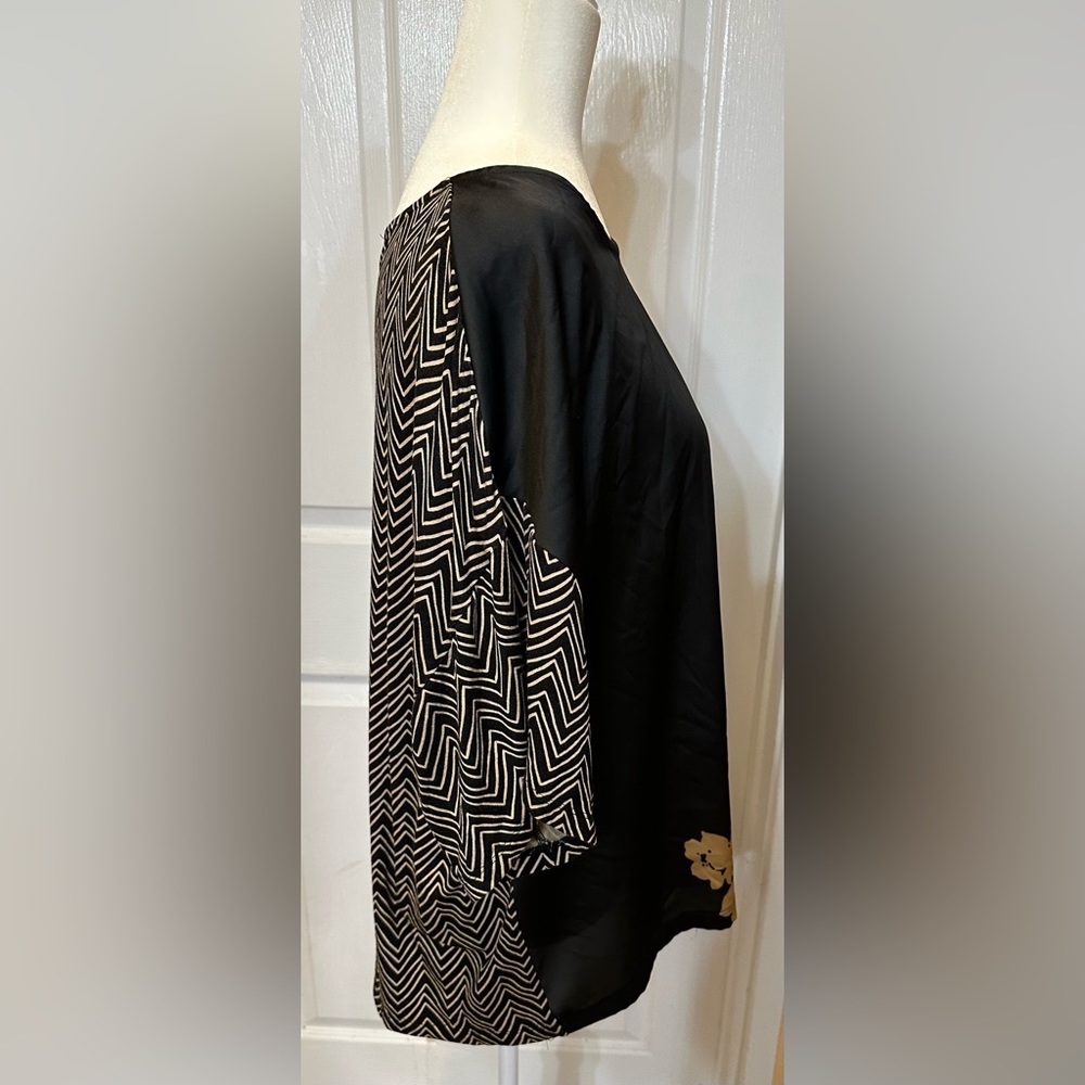 Chico’s Top Tunic black gold flower floral gold abstract design size 2 - Picture 3 of 7